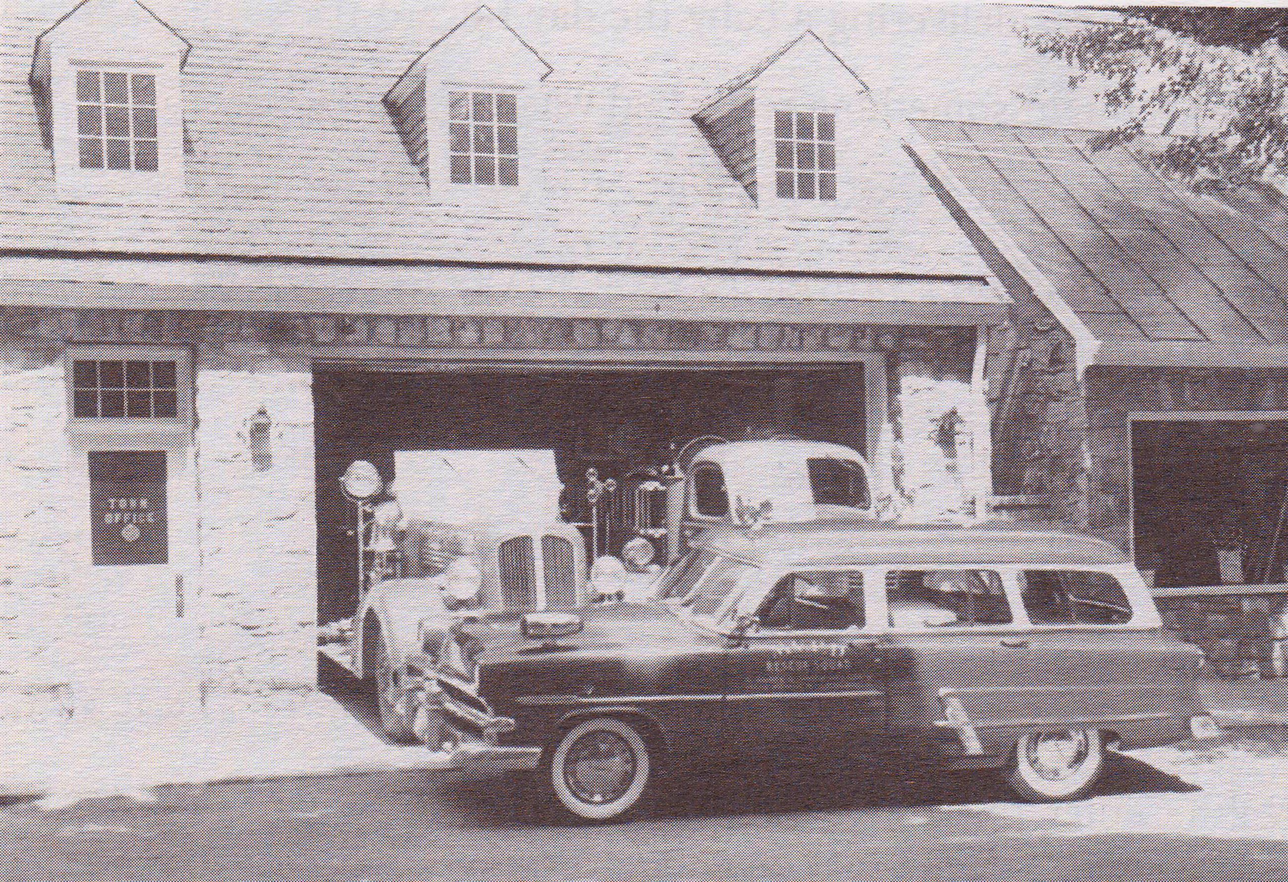 Early Picture of Middleburg Town Office